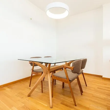 Apartment Modern 2 Bedroom With Balcony And Amazing Views *