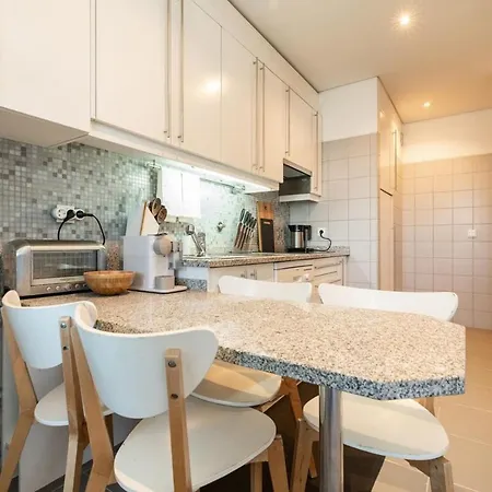 Apartment Modern 2 Bedroom With Balcony And Amazing Views *