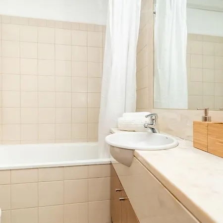 Modern 2 Bedroom With Balcony And Amazing Views Appartamento Lisbona