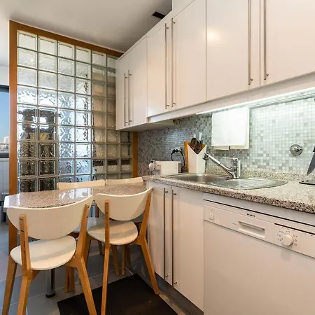 Modern 2 Bedroom With Balcony And Amazing Views *