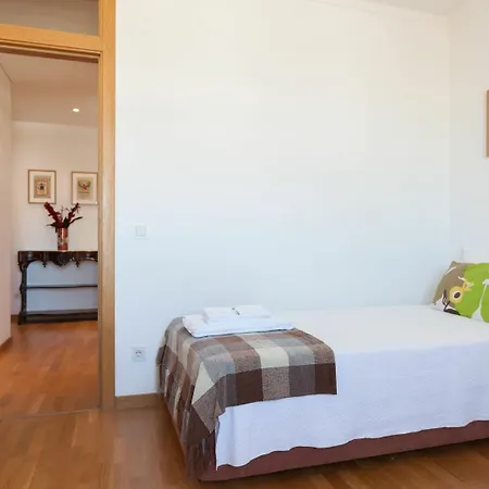 Appartamento Modern 2 Bedroom With Balcony And Amazing Views Lisbona